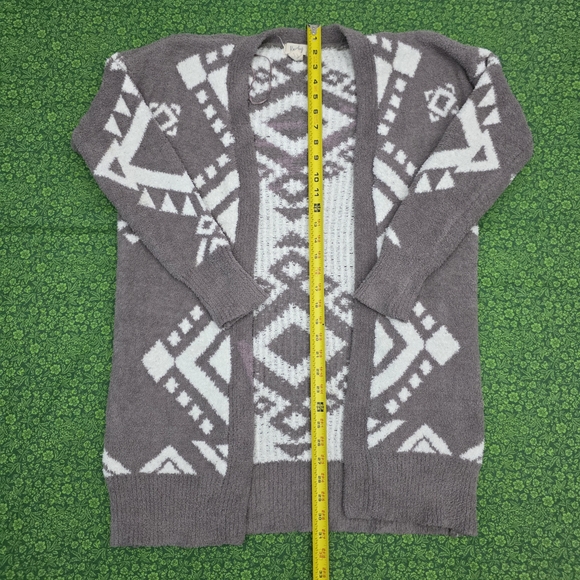 Gray and White Geometric Pattern Men's Sweater - Picture 7 of 11